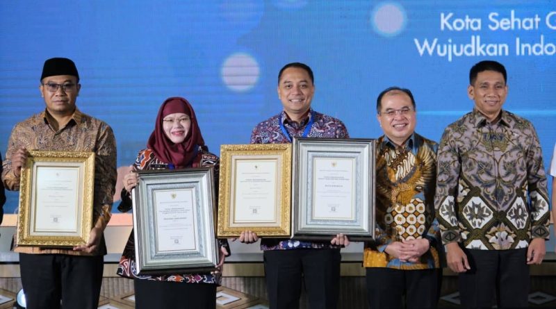 Kota Pertama di Indonesia: Surabaya Sapu Bersih Predikat Wistara Paripurna dan STBM Paripurna